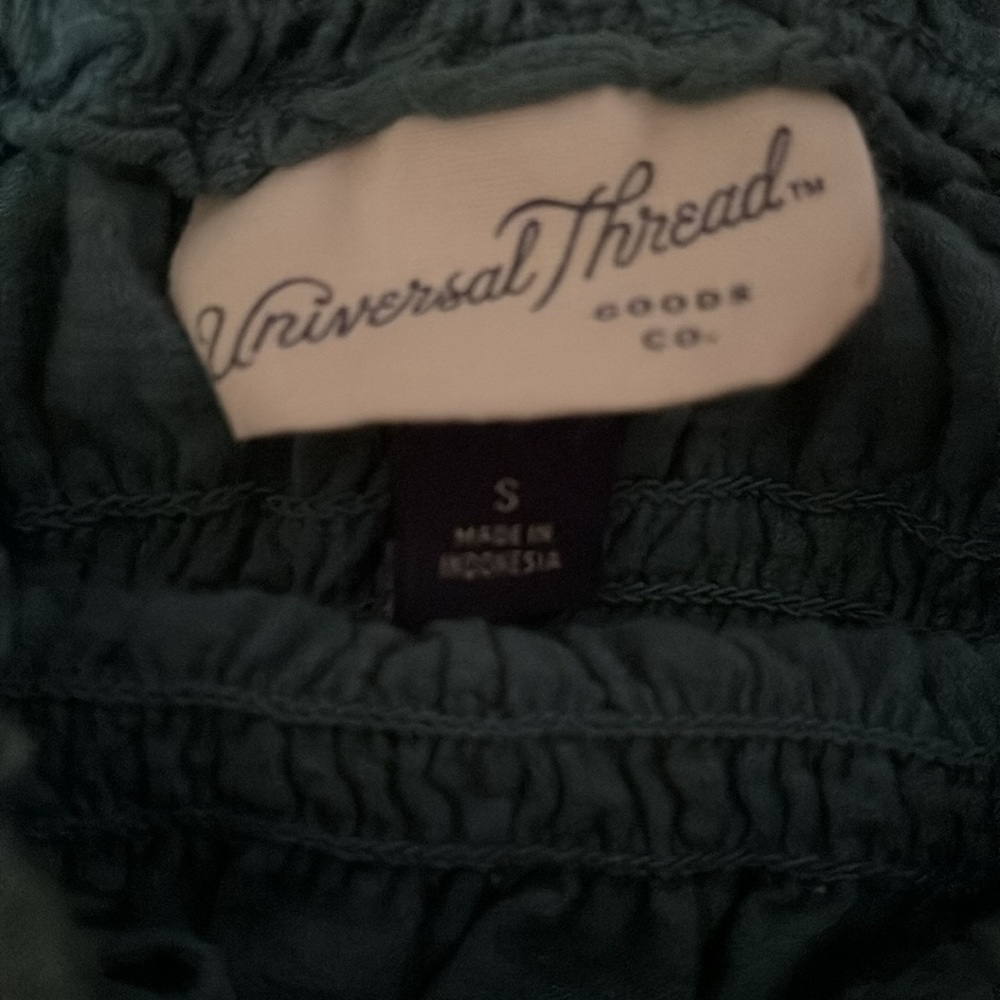 Universal Thread Green Top - Picture 2 of 2